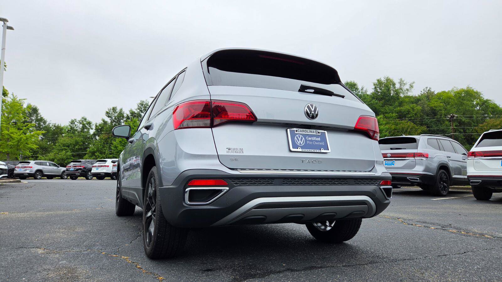 Used 2023 Volkswagen Taos SE w/ Panoramic Sunroof Package FWD image 5