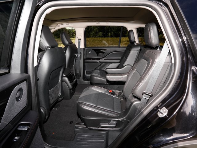 Used 2024 Lincoln Aviator Reserve AWD/4WD image 21