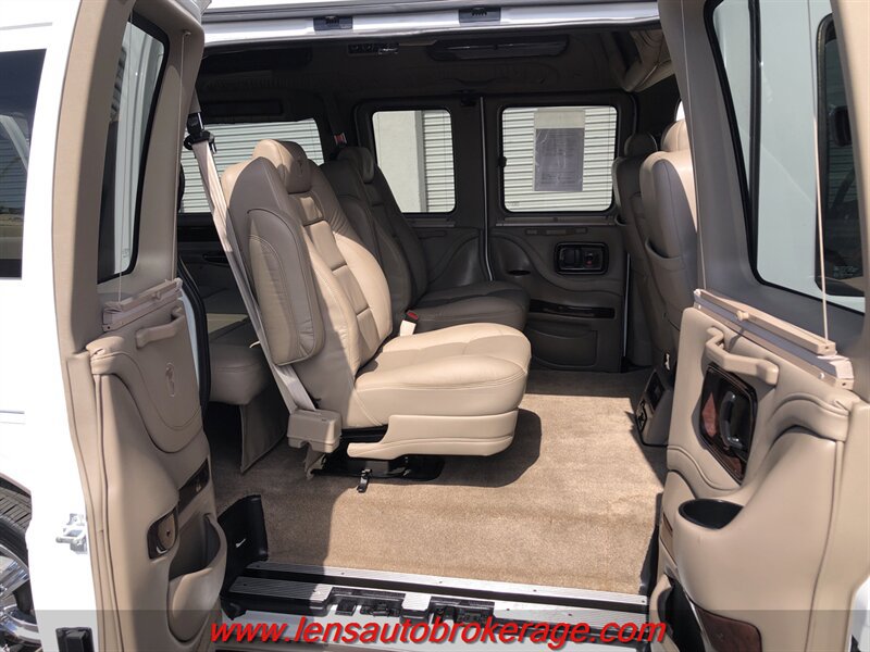 Used 2010 Chevrolet Express 1500 w/ Preferred Equipment Group RWD image 23
