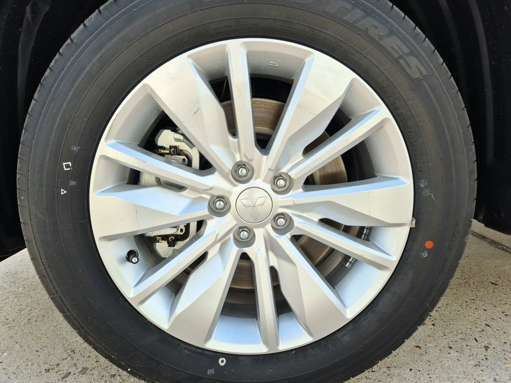 New 2026 Mitsubishi Outlander ES FWD image 28