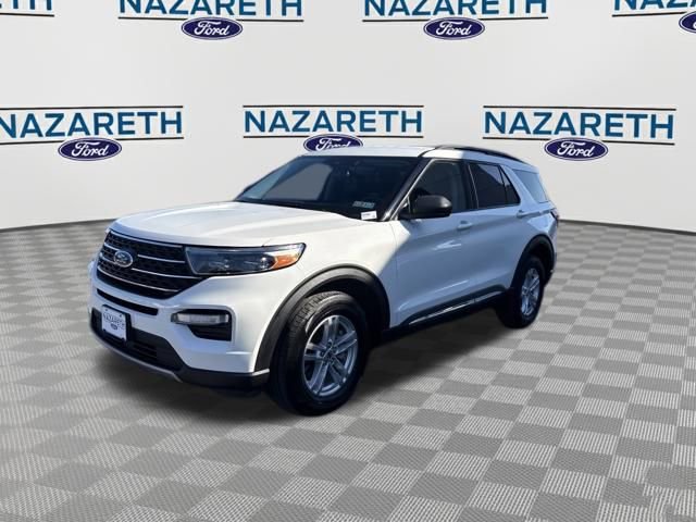 Used 2023 Ford Explorer XLT w/ Equipment Group 202A image 3