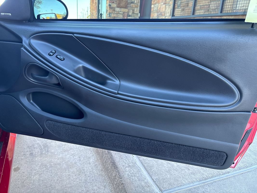 Used 2001 Ford Mustang Convertible RWD image 19
