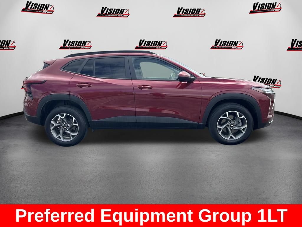 Used 2024 Chevrolet Trax LT w/ Driver Confidence Package FWD image 4