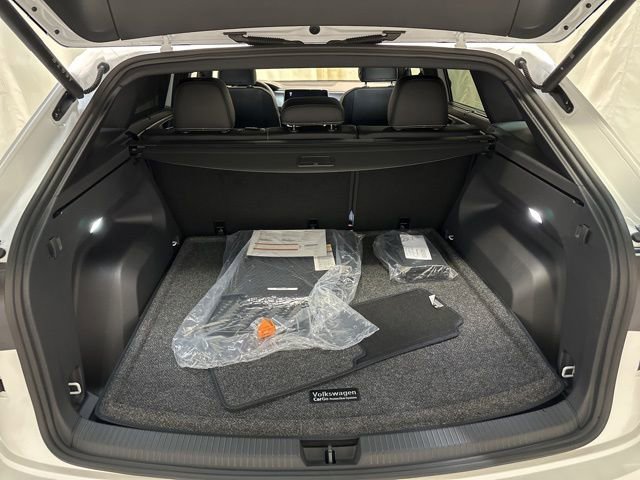 New 2026 Volkswagen Atlas Cross Sport SE image 38
