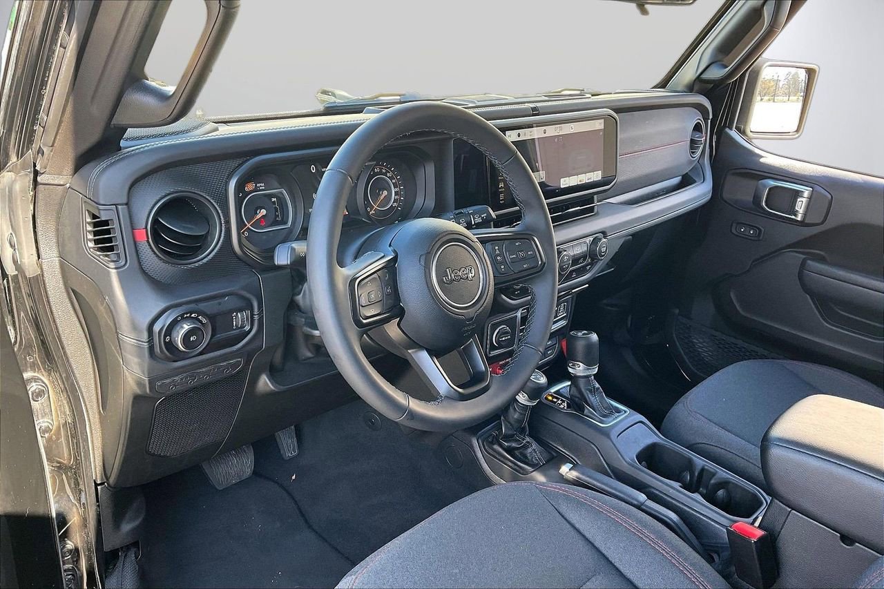 Certified 2025 Jeep Wrangler Unlimited Rubicon image 19