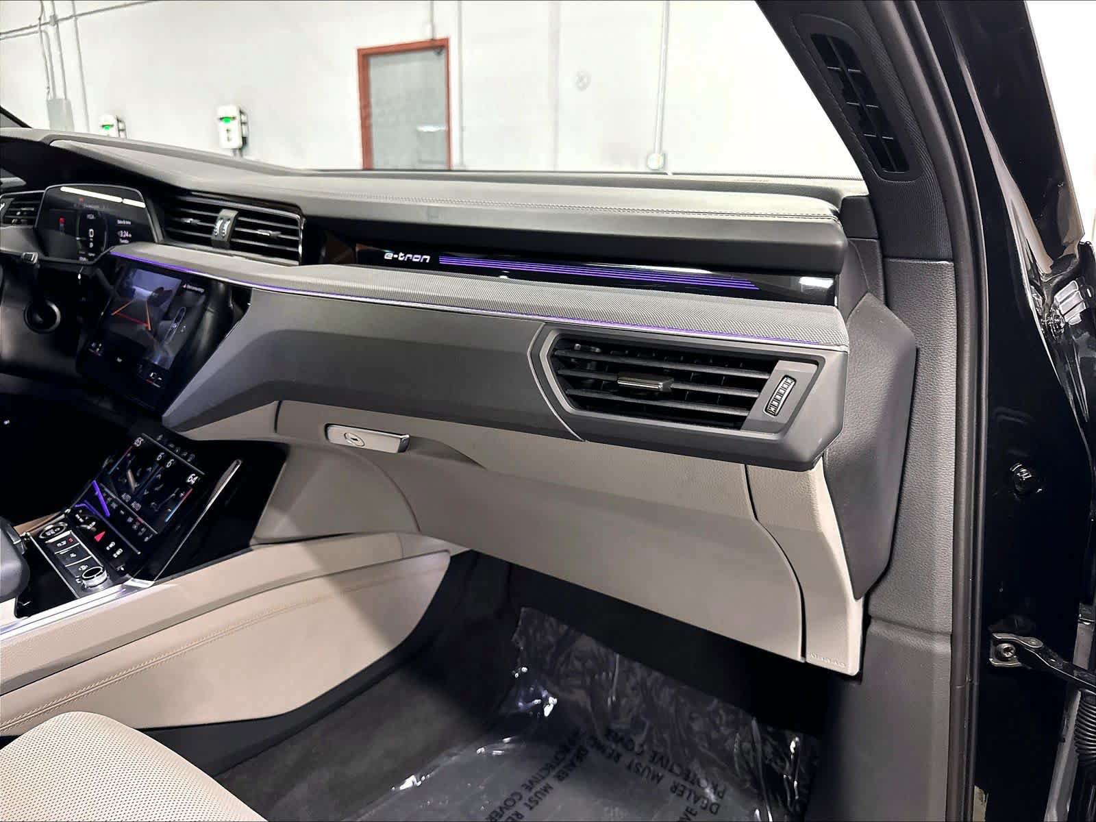 Used 2024 Audi Q8 e-tron Premium Plus w/ Prestige Package AWD/4WD image 18