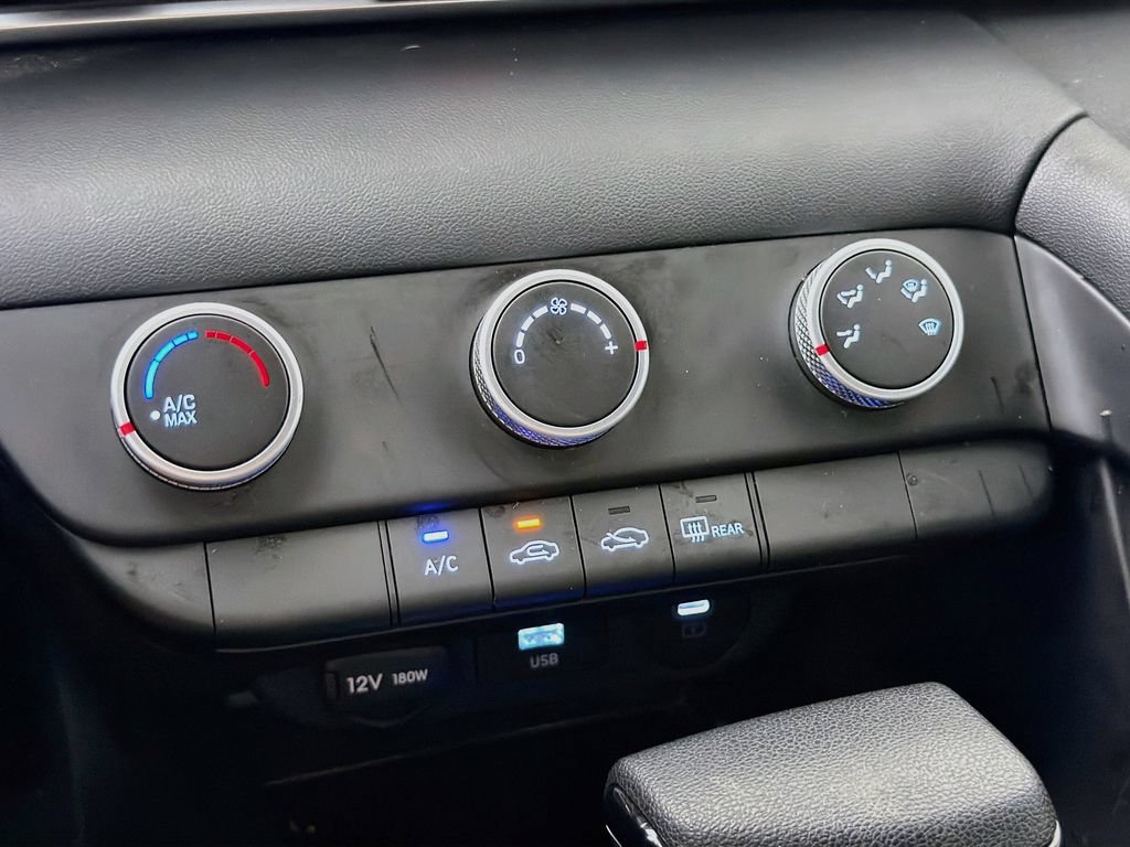 Used 2025 Hyundai Elantra SE FWD image 19