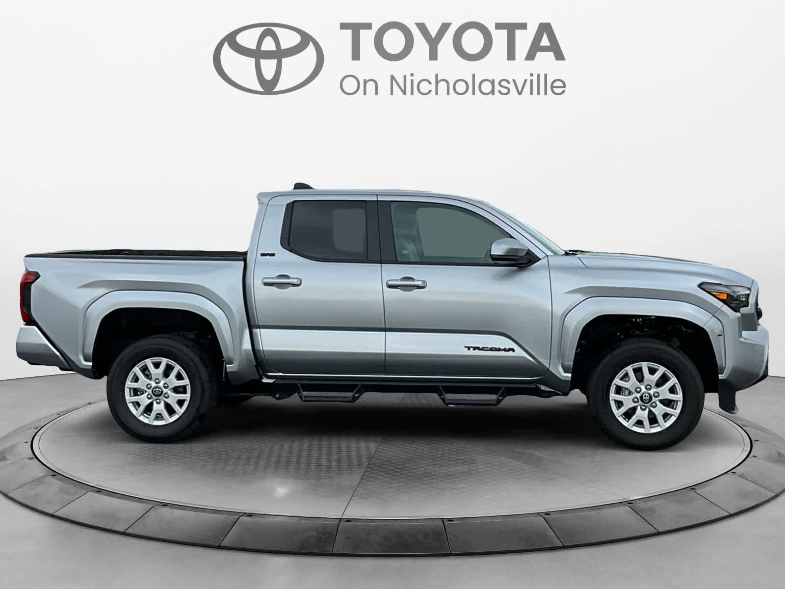 Used 2024 Toyota Tacoma SR5 AWD/4WD image 6