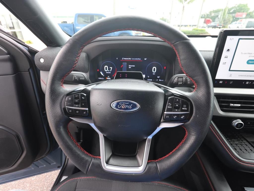 Certified 2025 Ford Explorer ST-Line w/ Premium Package AWD/4WD image 18