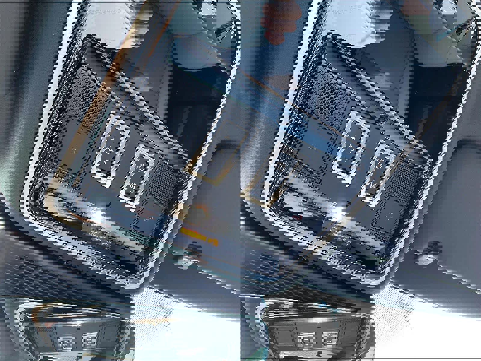 New 2026 Land Rover Range Rover Velar Dynamic SE image 22