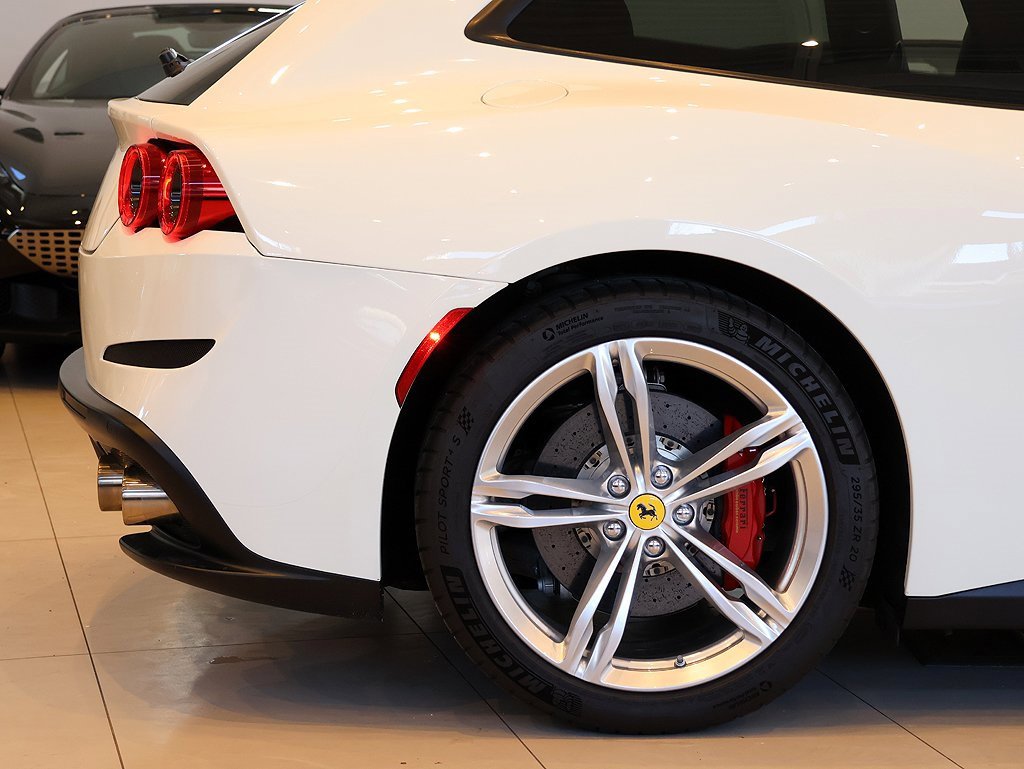 Certified 2018 Ferrari GTC4Lusso image 50