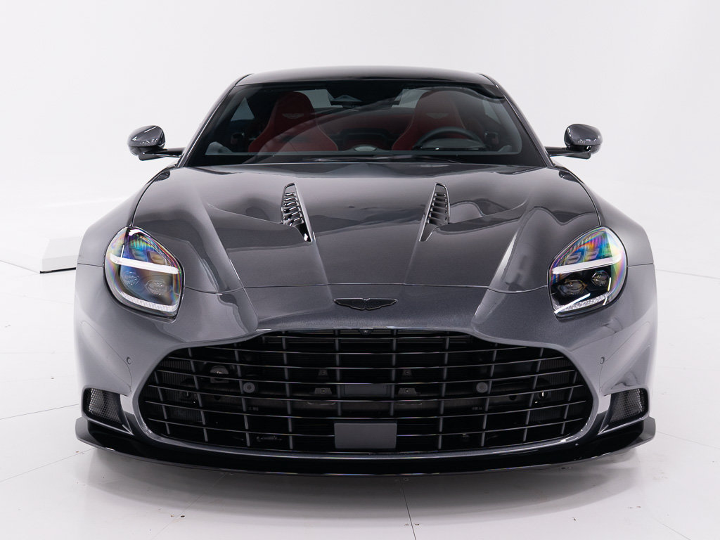 Used 2025 Aston Martin Vanquish RWD image 8