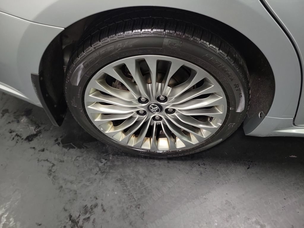 Used 2018 Toyota Avalon Limited w/ All Weather Liner Package FWD image 11