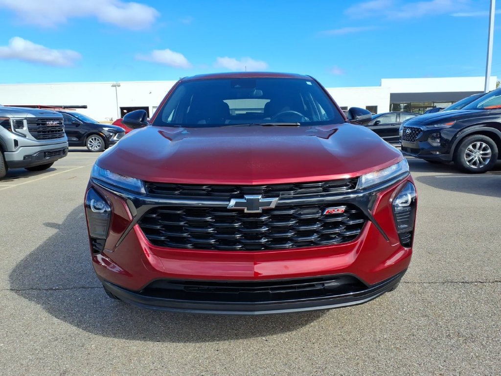 Used 2024 Chevrolet Trax RS FWD image 2