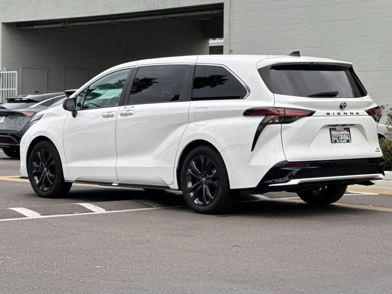 Used 2023 Toyota Sienna XSE image 3