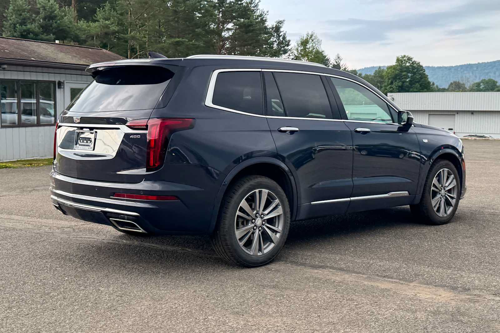 Used 2025 Cadillac XT6 Premium Luxury AWD/4WD image 3
