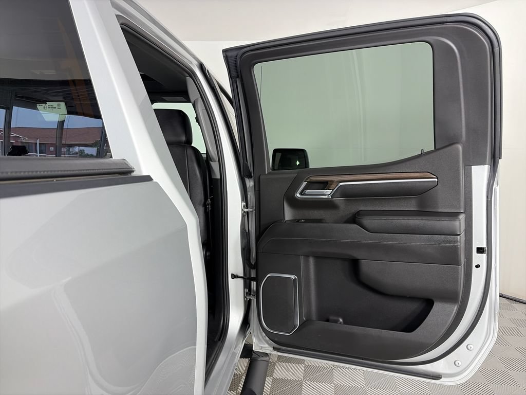 Used 2022 Chevrolet Silverado 1500 LT Trail Boss w/ LT Trail Boss Premium Package AWD/4WD image 28