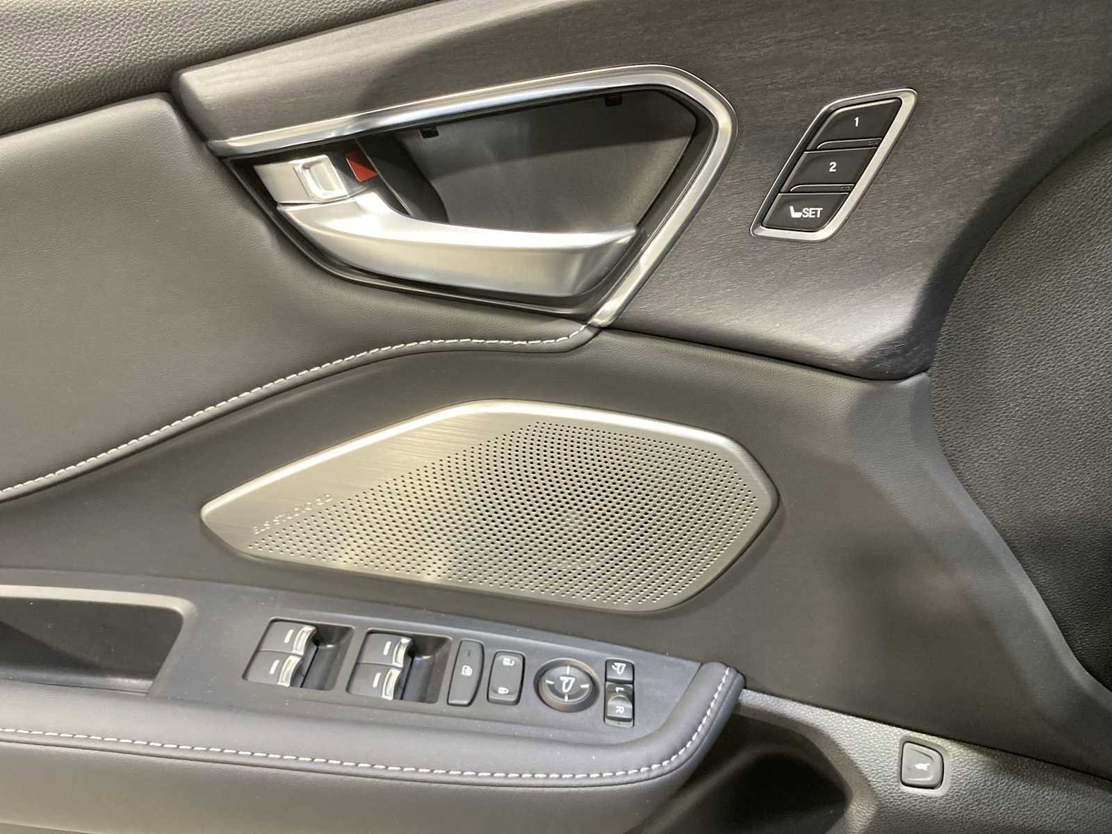 Certified 2025 Acura RDX SH-AWD w/ Advance Package image 23