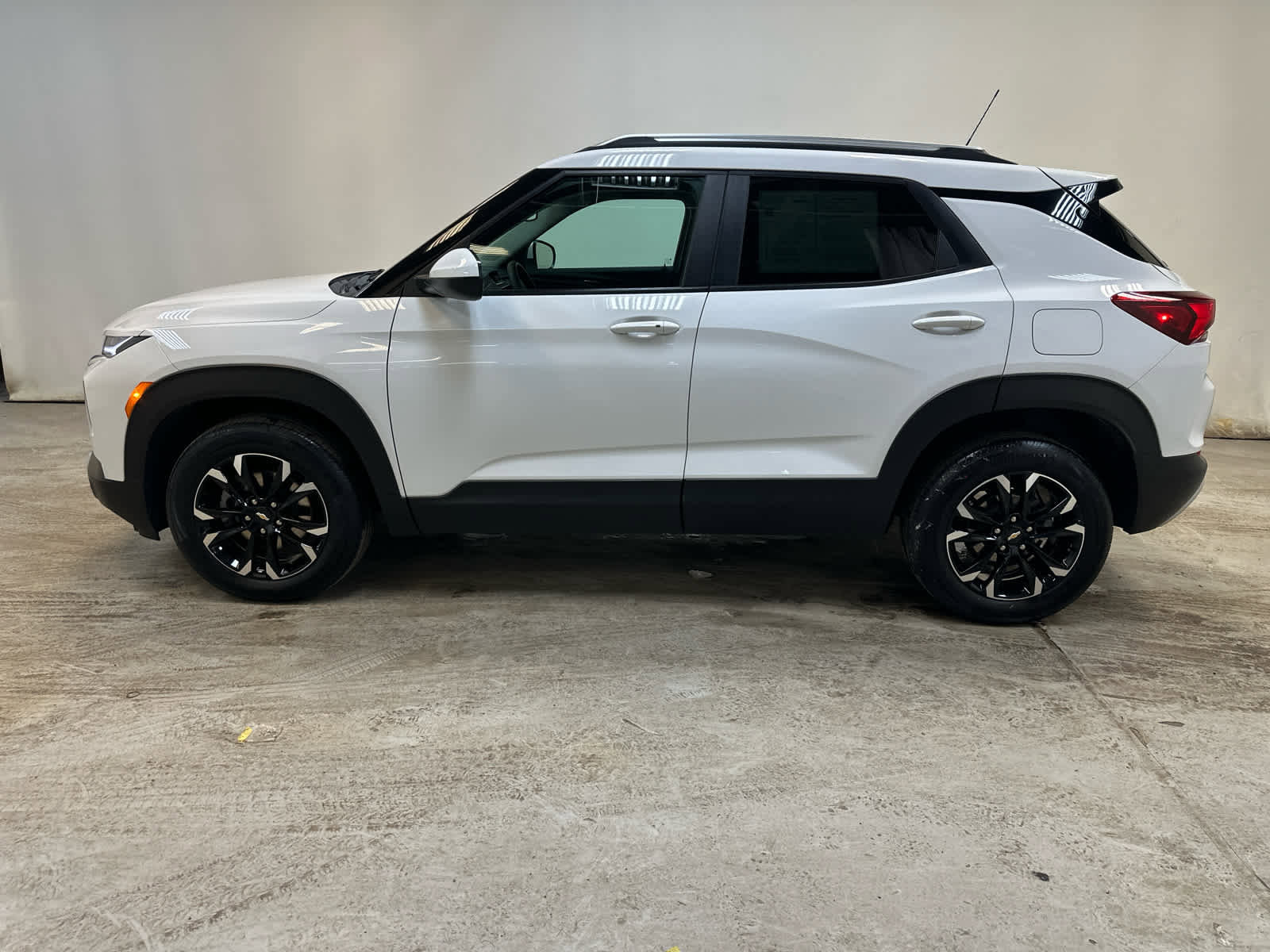 Certified 2023 Chevrolet TrailBlazer LT w/ Convenience Package AWD/4WD image 8