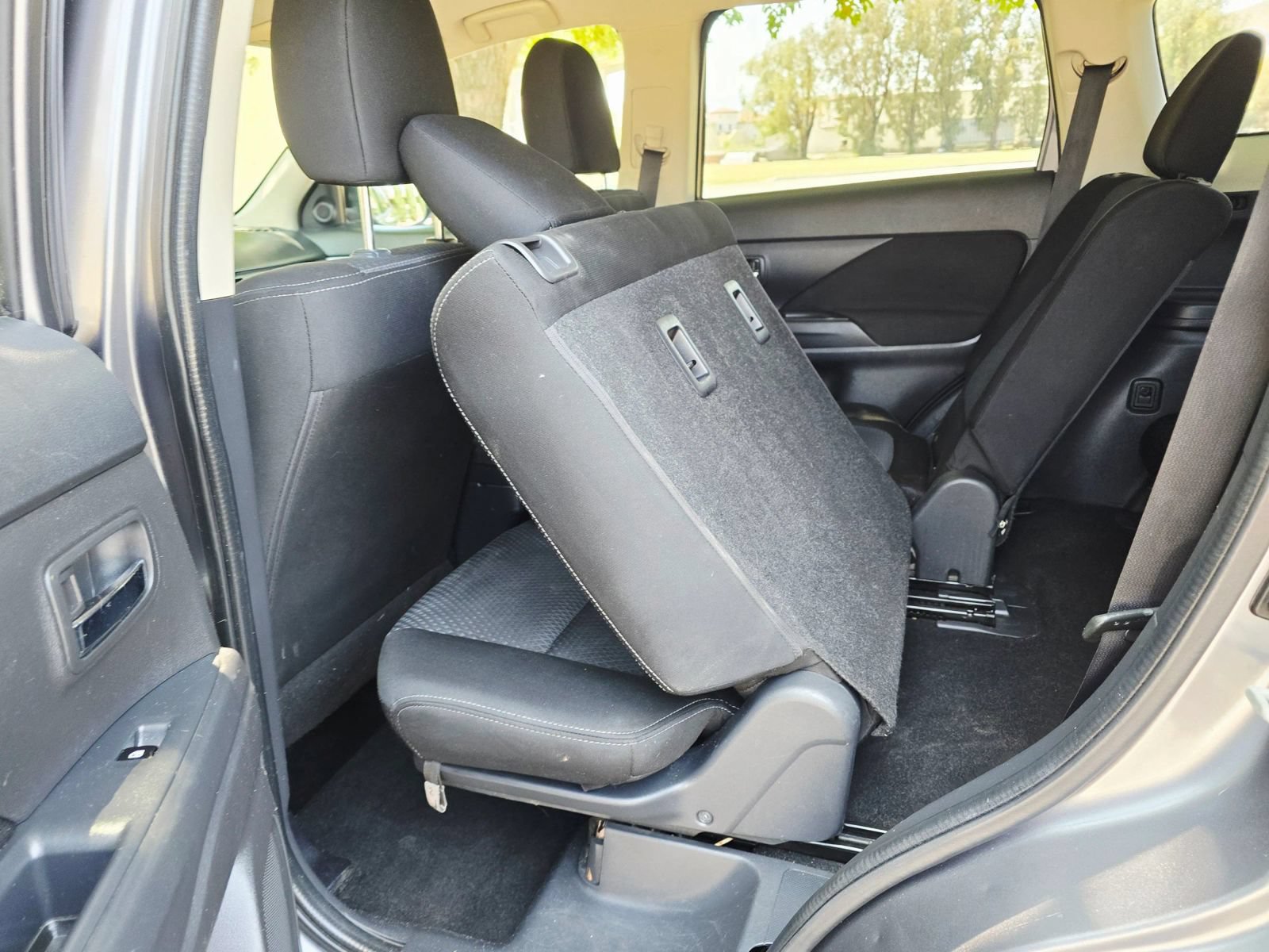 Used 2018 Mitsubishi Outlander SE FWD image 39