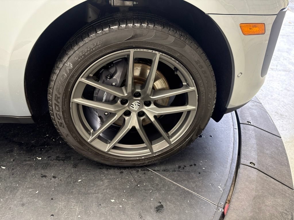 Certified 2024 Porsche Macan Turbo AWD/4WD image 17