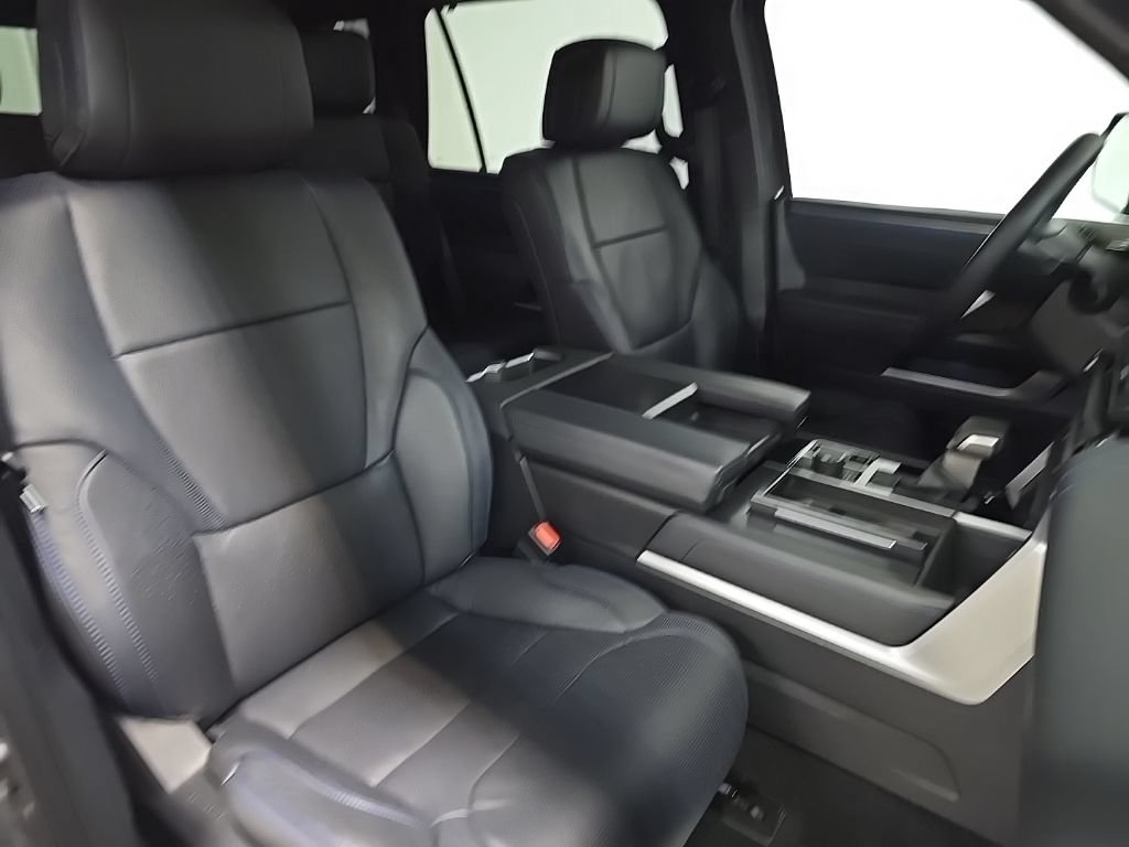 Used 2024 Toyota Sequoia Platinum AWD/4WD image 17