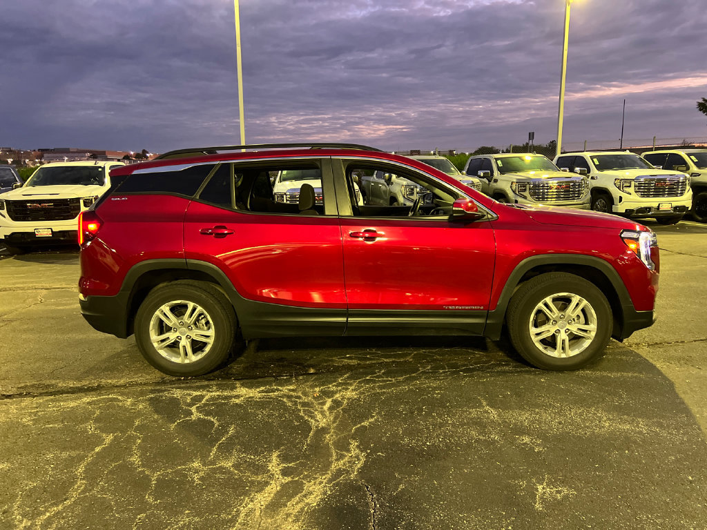 Used 2023 GMC Terrain SLE w/ Driver Convenience Package AWD/4WD image 5
