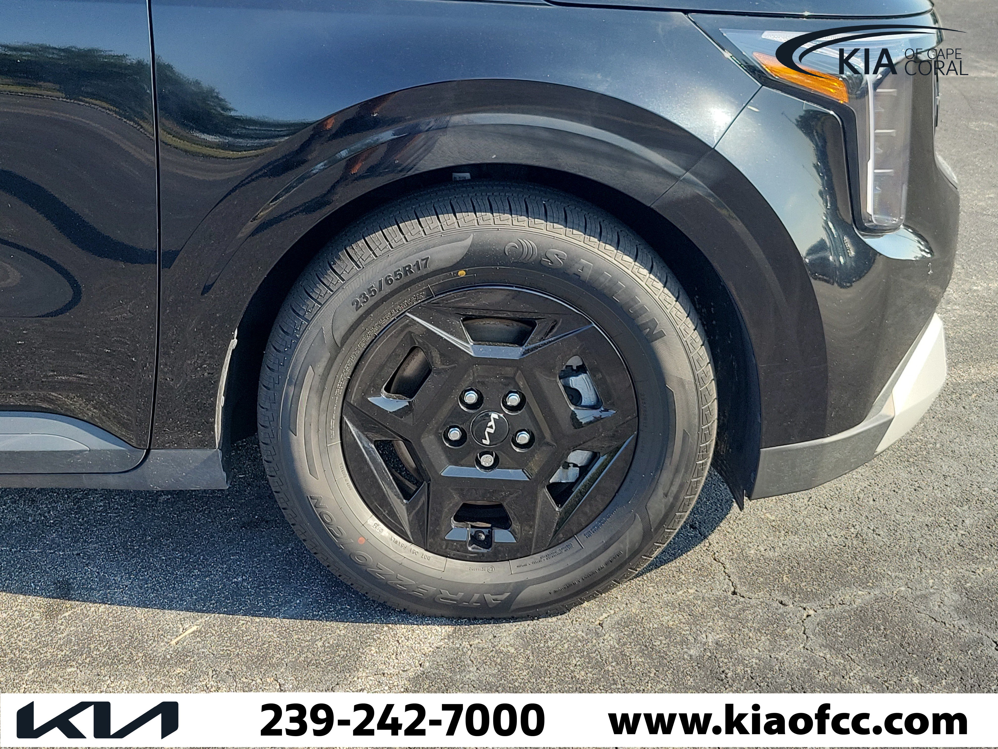 Certified 2025 Kia Carnival FWD image 7
