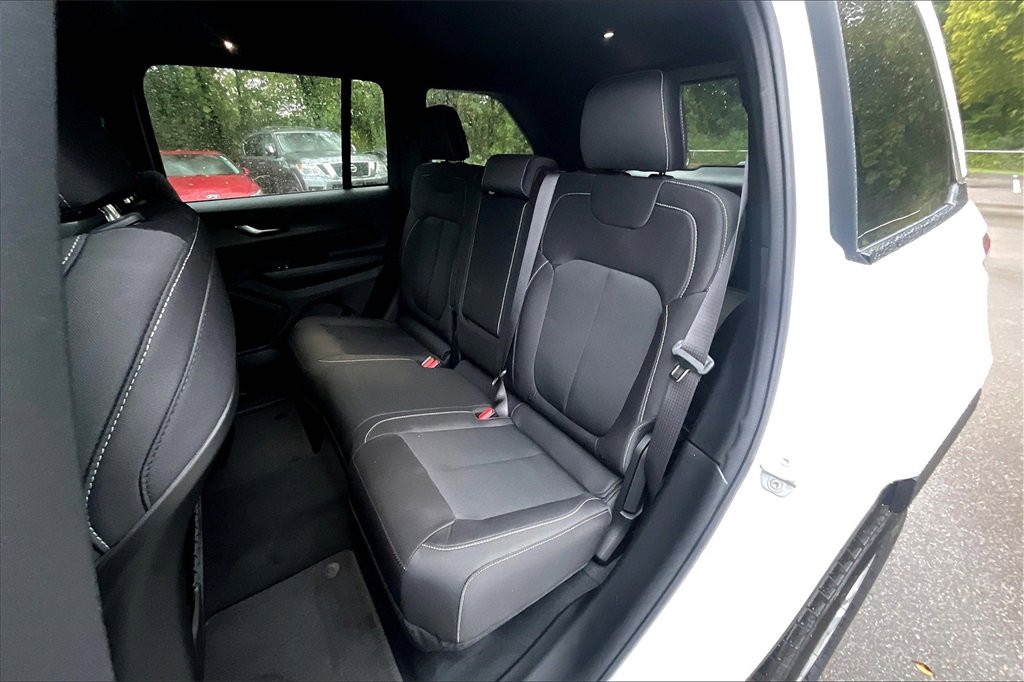 New 2025 Jeep Grand Cherokee Laredo X image 10