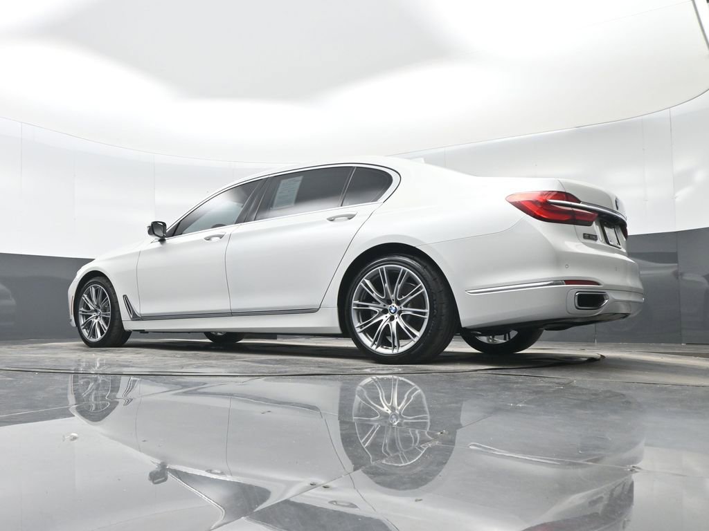 Used 2019 BMW 740i w/ Executive Package RWD image 28