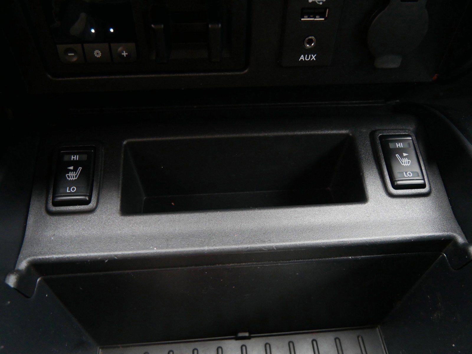 Used 2018 Nissan Titan SL w/ Midnight Edition image 25