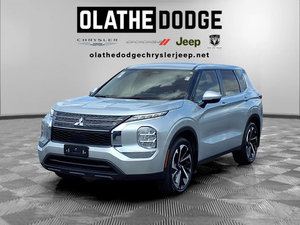 Used 2022 Mitsubishi Outlander ES FWD image 1