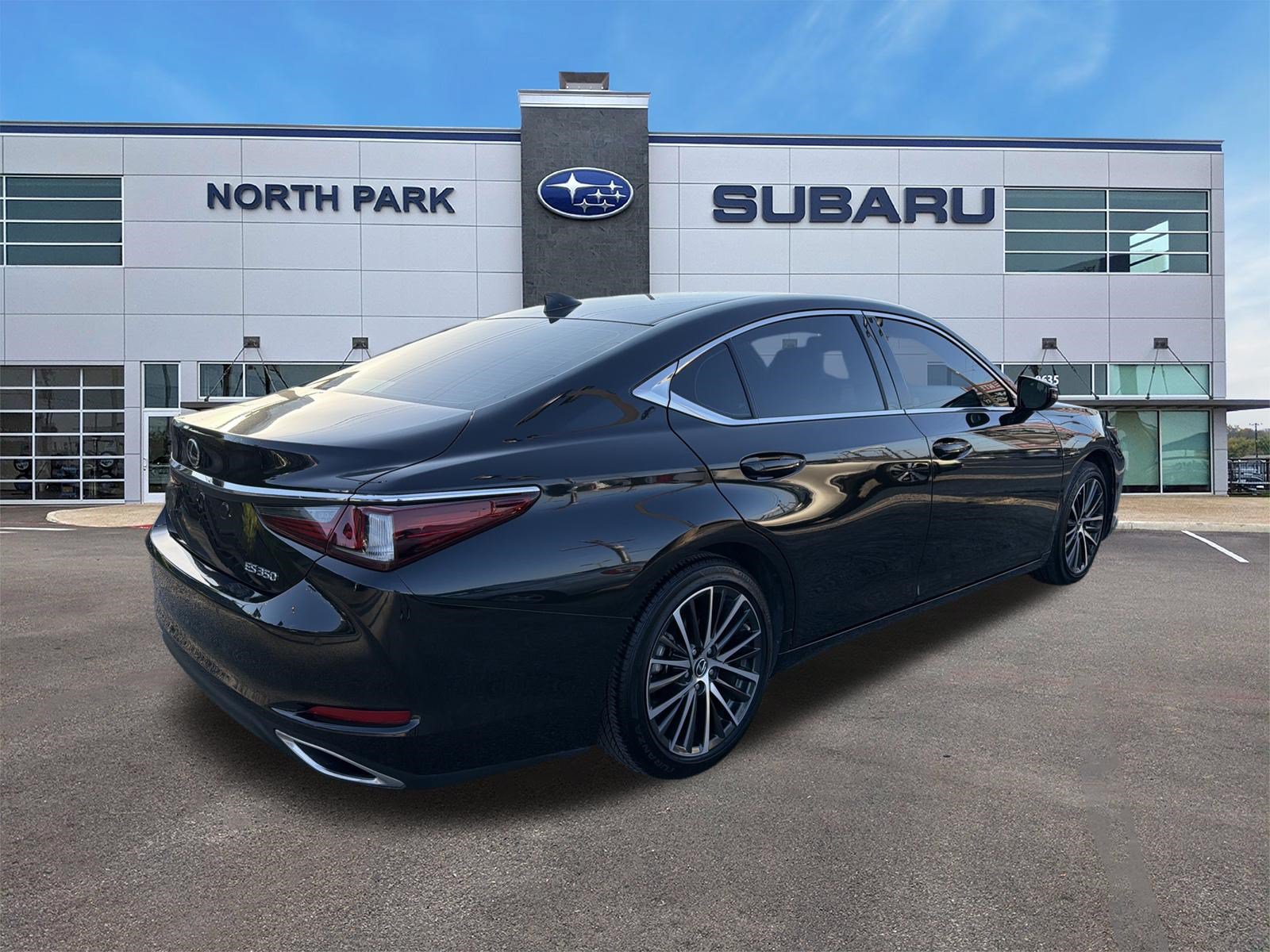 Used 2024 Lexus ES 350 w/ Premium Package FWD image 3