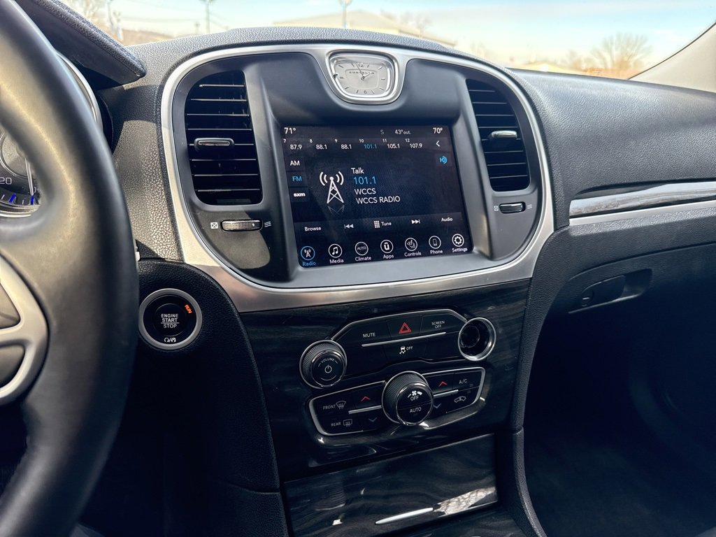 Used 2017 Chrysler 300 Limited image 22