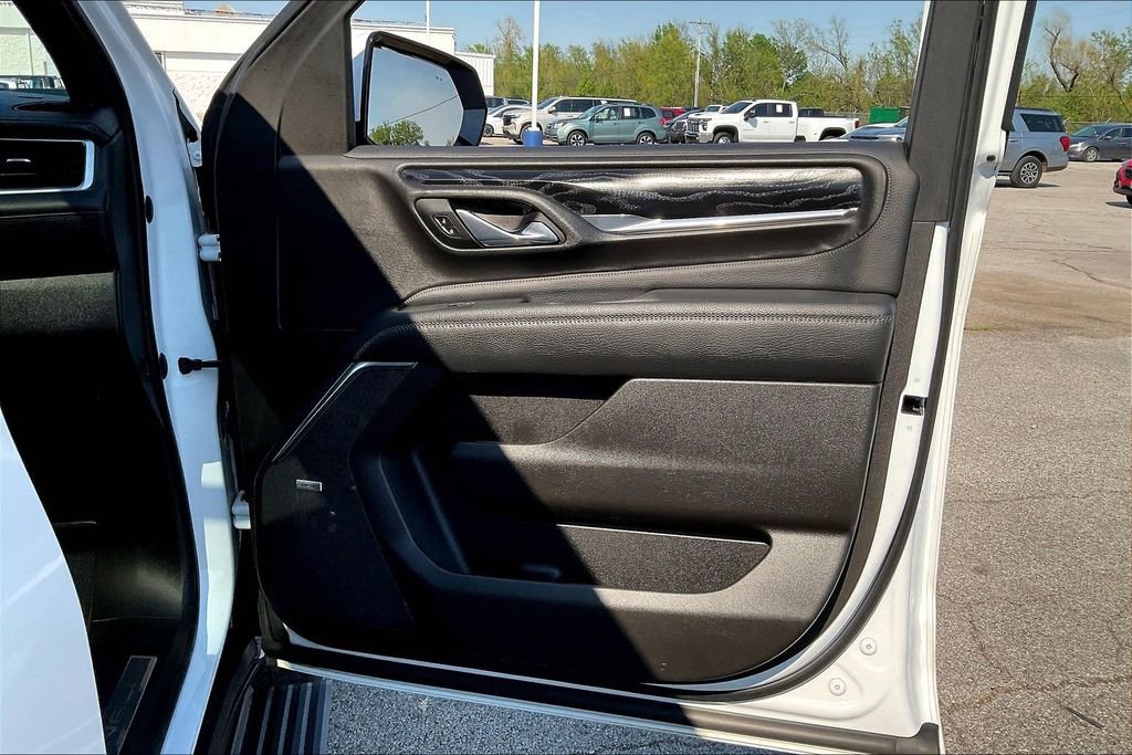 Used 2021 GMC Yukon Denali w/ Denali Premium Package image 19