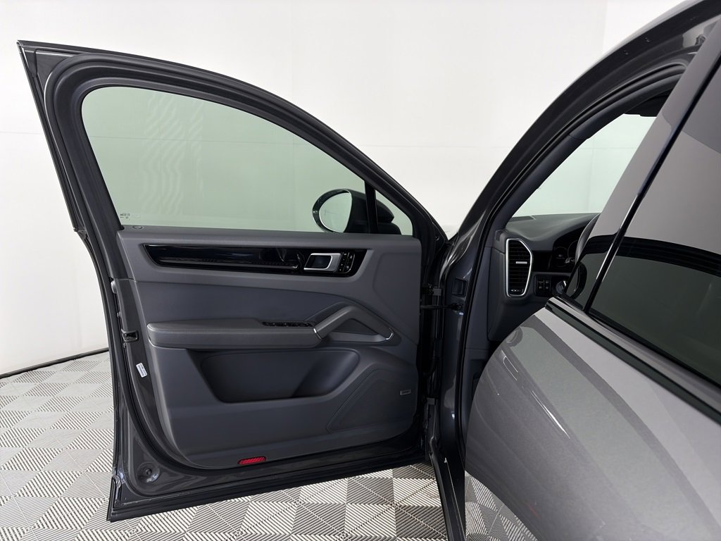 Used 2020 Porsche Cayenne image 10