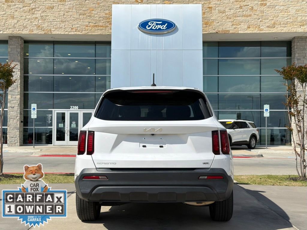 Used 2023 Kia Sorento LX image 22