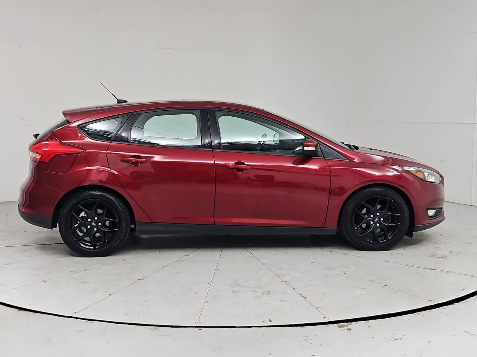 Used 2016 Ford Focus SE w/ Equipment Group 201A FWD image 7
