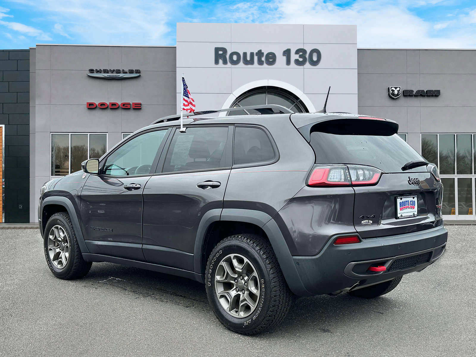 Used 2023 Jeep Cherokee Trailhawk image 5