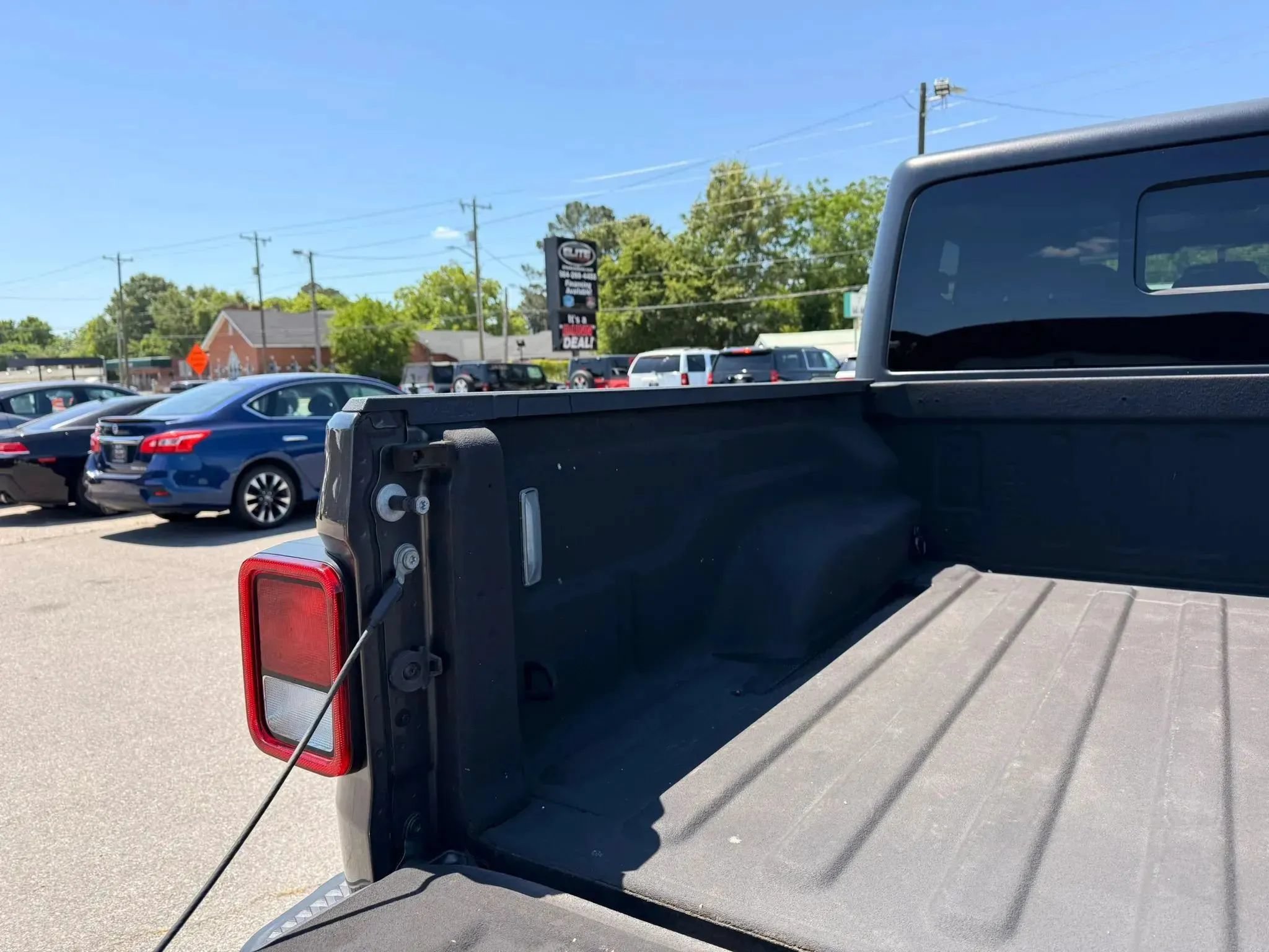 Used 2020 Jeep Gladiator Sport w/ Quick Order Package 24S AWD/4WD image 13