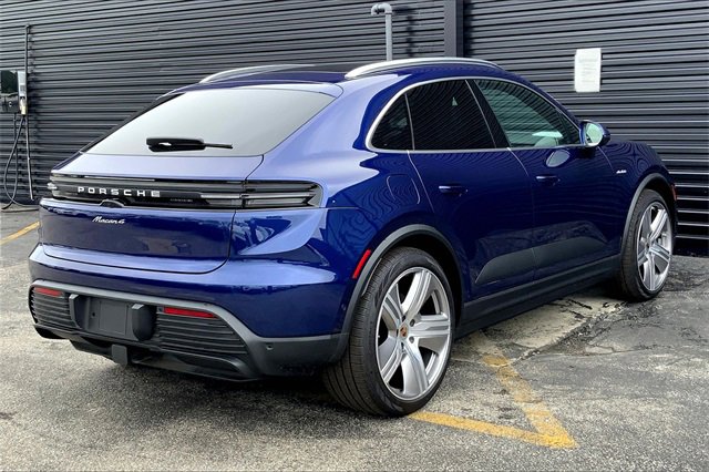 Certified 2024 Porsche Macan 4 Electric image 10