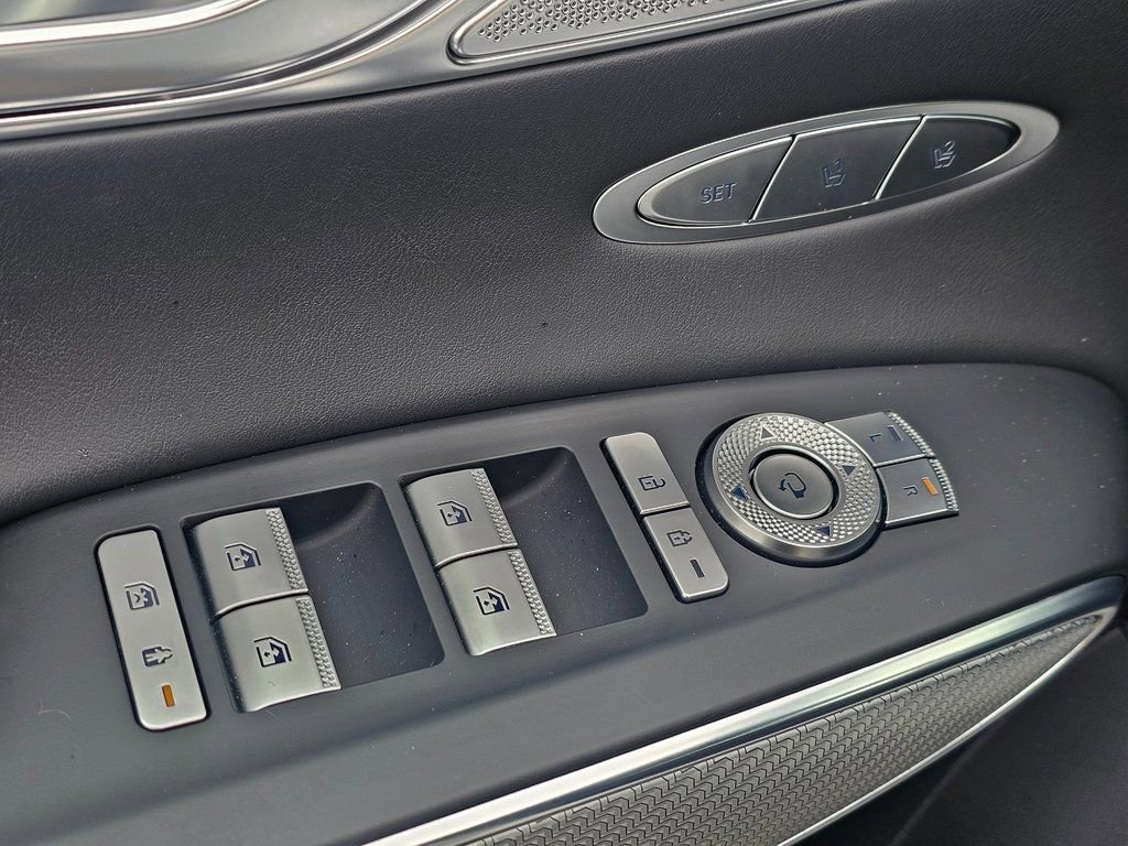 Certified 2025 Genesis GV70 3.5T Sport image 32