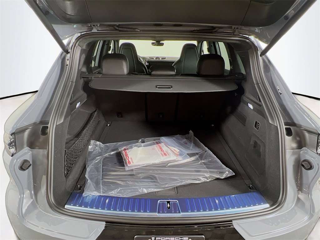 New 2026 Porsche Cayenne GTS image 28