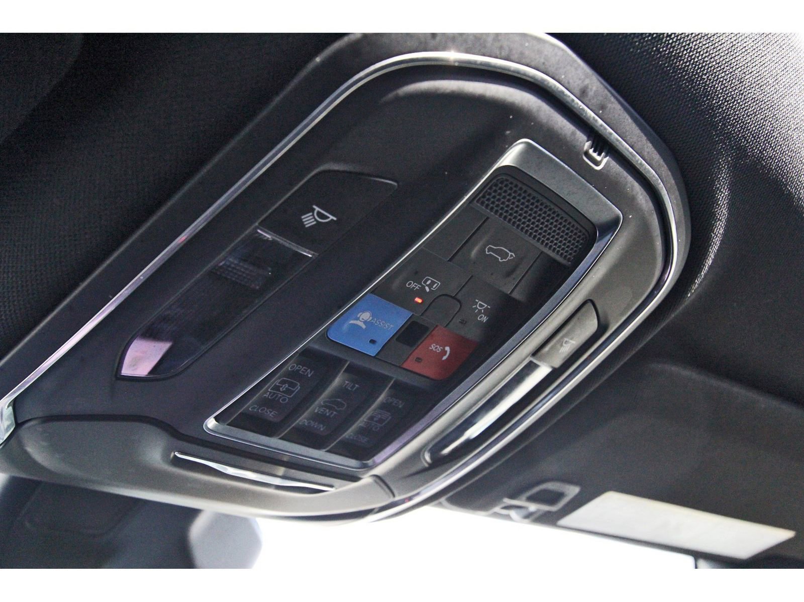 Used 2025 Jeep Grand Cherokee Limited w/ Luxury Tech Group II RWD image 26