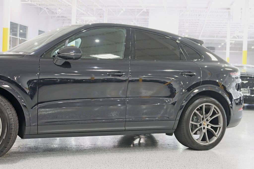 Used 2022 Porsche Cayenne S AWD/4WD image 3