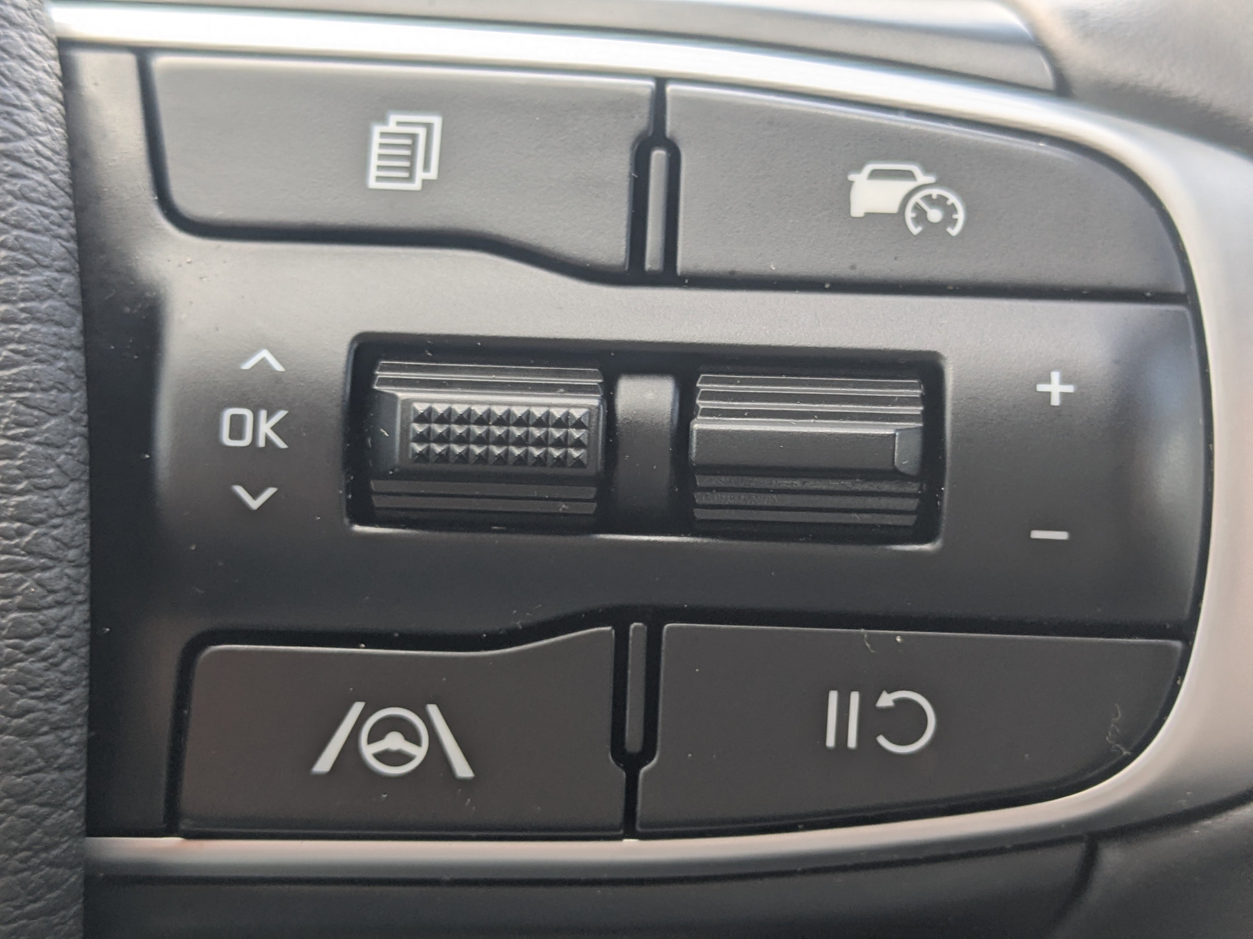 Certified 2024 Kia Sportage EX image 32