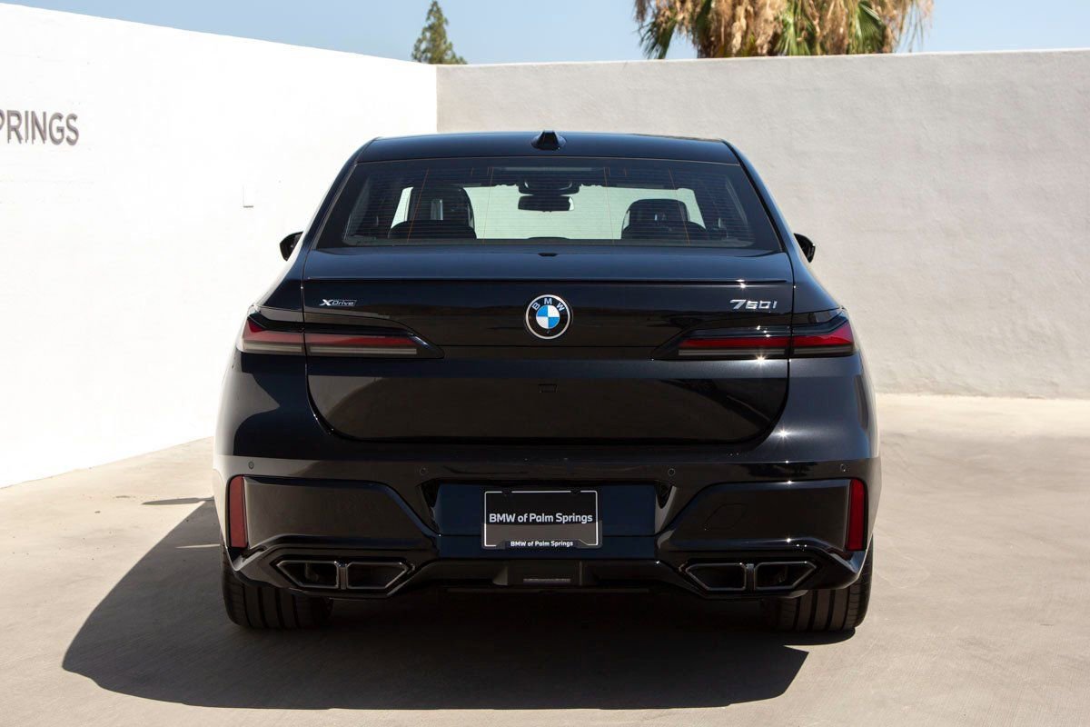 Certified 2025 BMW 760i xDrive w/ Executive Package AWD/4WD image 7