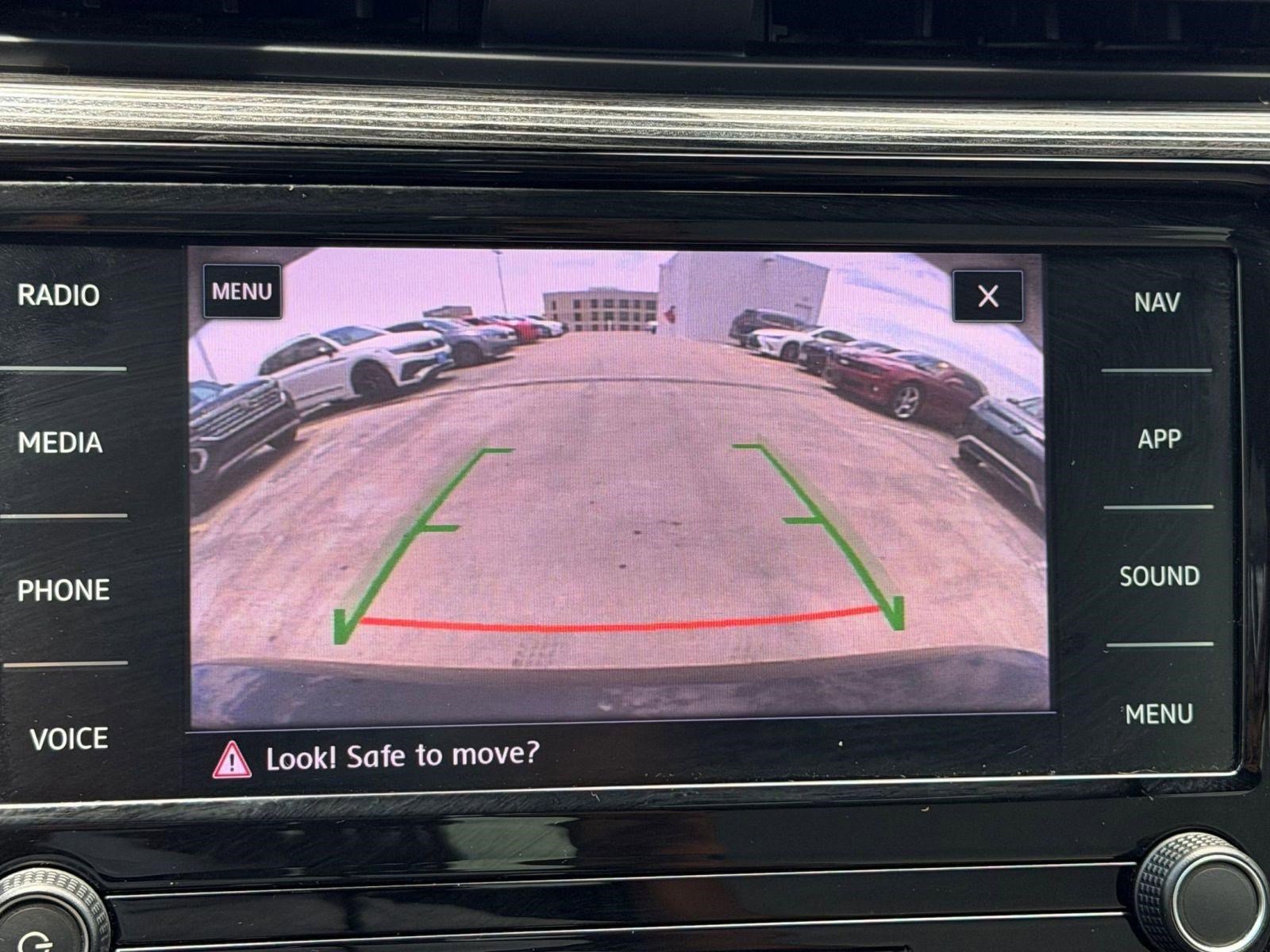 Certified 2022 Volkswagen Passat 2.0T R-Line FWD image 26