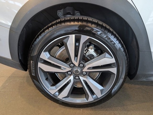 Used 2025 Volvo V60 B5 Cross Country Plus image 31