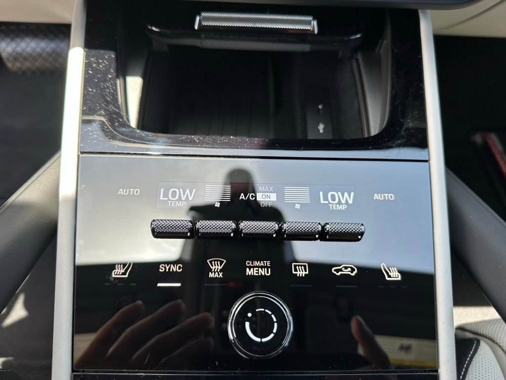 Used 2025 Porsche Cayenne image 24